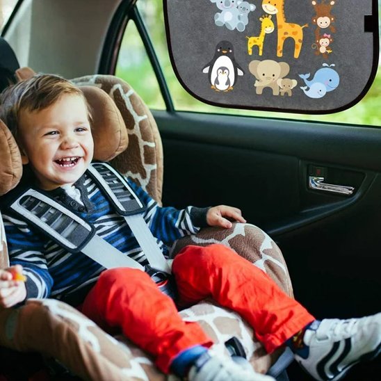 Pare soleil voiture bebe avec illustration d'animaux amusants apportant confort et protection solaire à un bébé en voiture