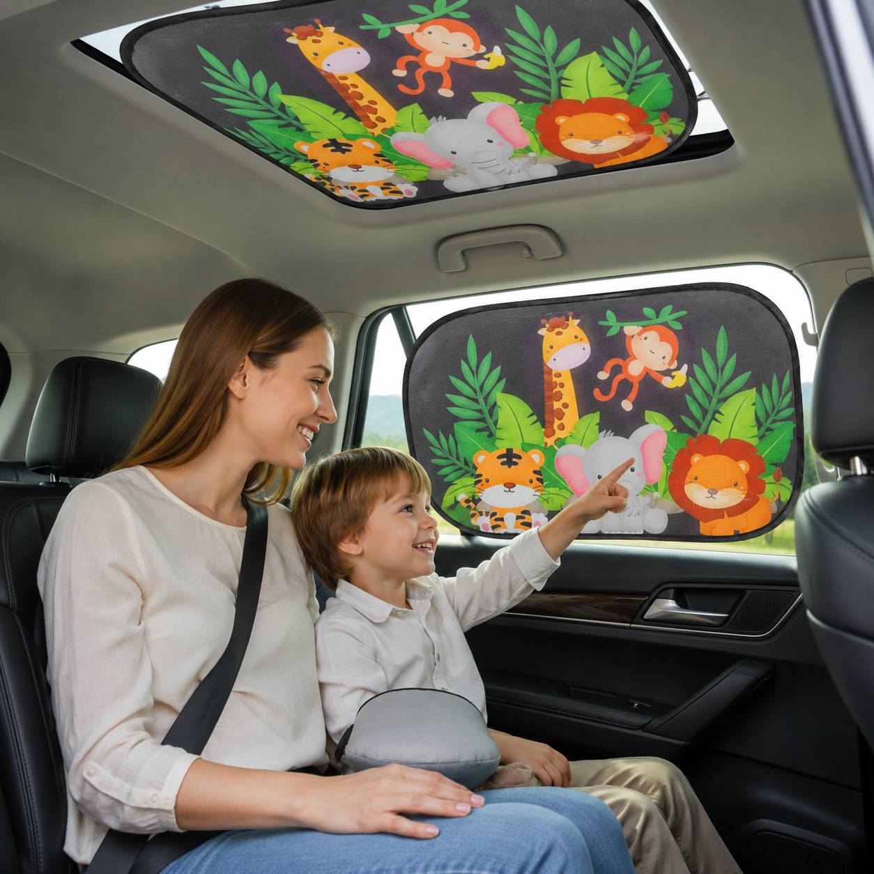 Pare soleil voiture bébé avec motif jungle tropicale offrant une protection UV complète dans la voiture
