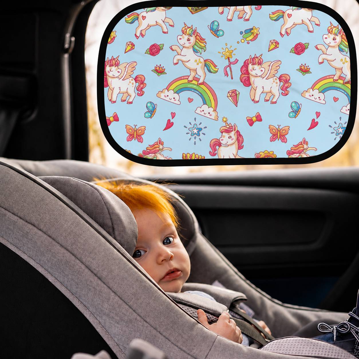 Pare soleil voiture bébé avec motif licornes offrant une protection solaire pour les enfants en voiture