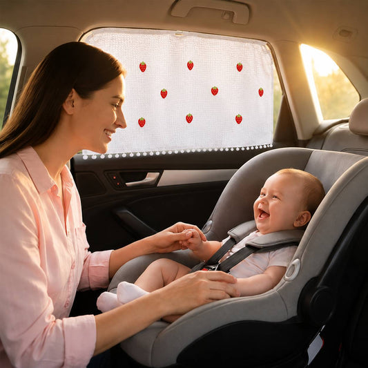 Pare soleil voiture bébé rideau motif fraises protégeant bébé des rayons du soleil