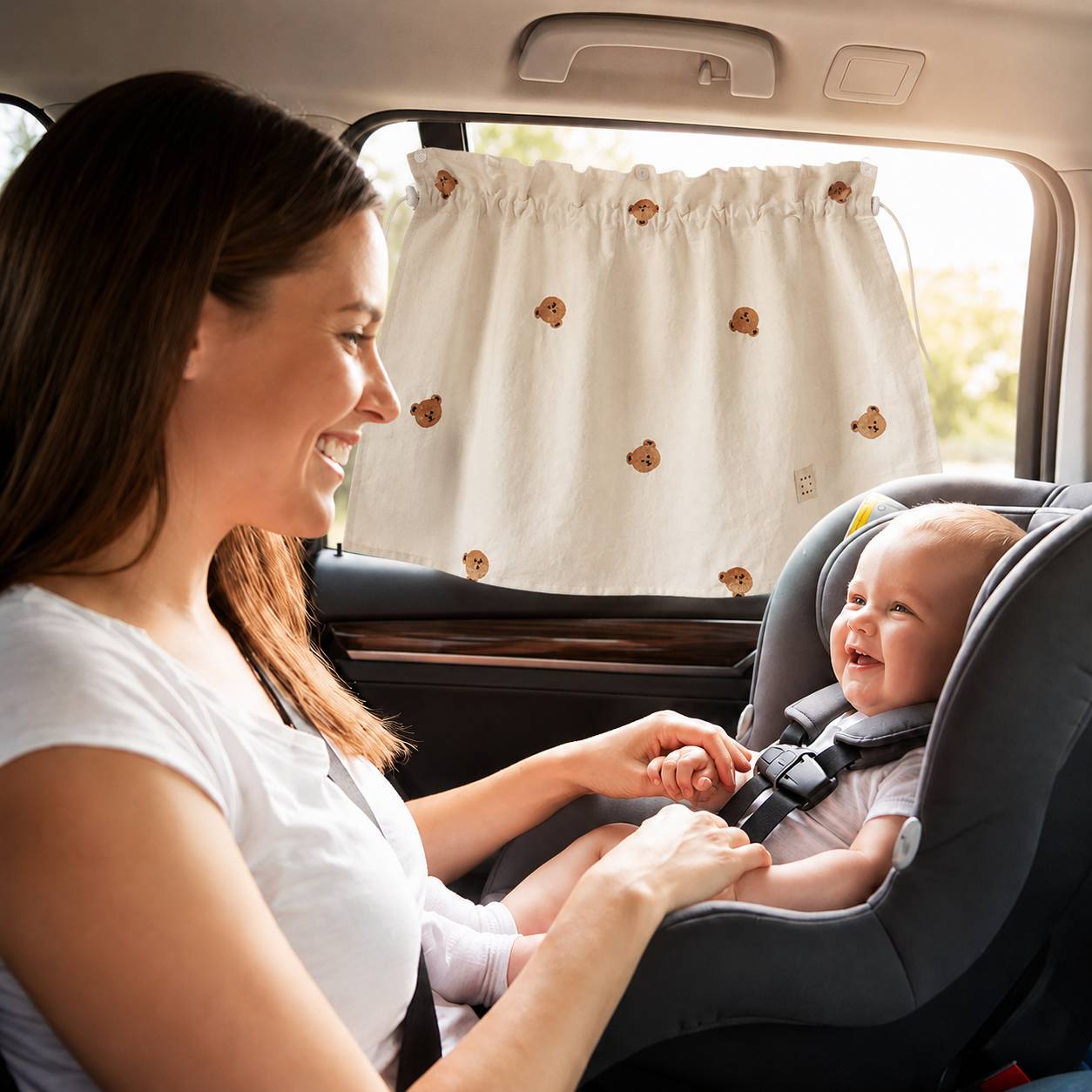 Pare soleil voiture bébé rideau à motif oursons protégeant bébé des rayons du soleil dans la voiture