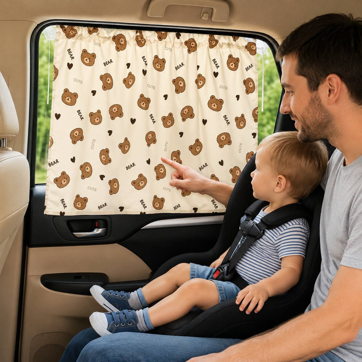 Pare soleil voiture bébé rideau avec motif oursons  créant un univers amusant pour bébé