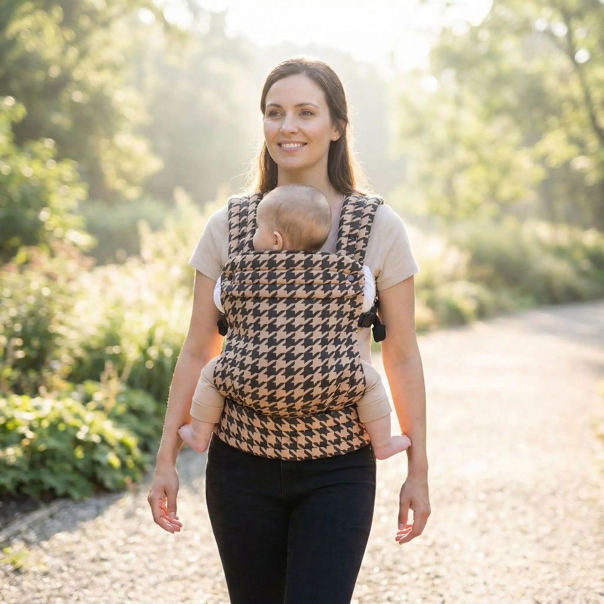 porte bebe ergonomique croissance evolutive portage face au parent en exterieur