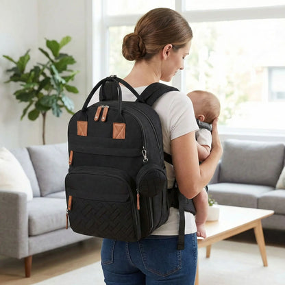 sac a dos a langer bebe noir porte par maman avec porte bebe dans un salon moderne