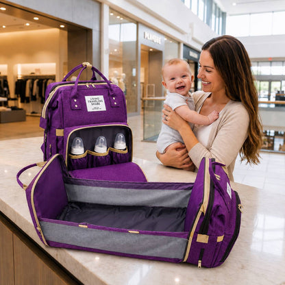 sac a langer avec tapis de change violet expose dans un centre commercial