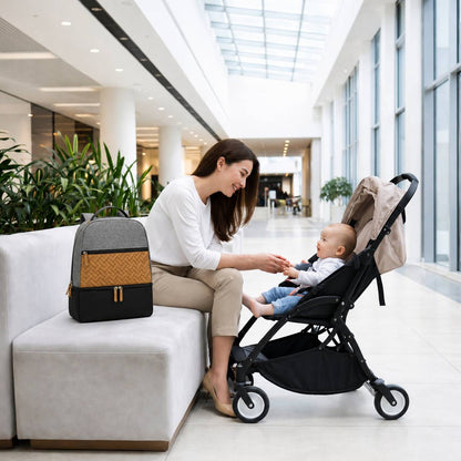 sac isotherme biberon pose a cote de maman et bebe en sortie interieur lumineux